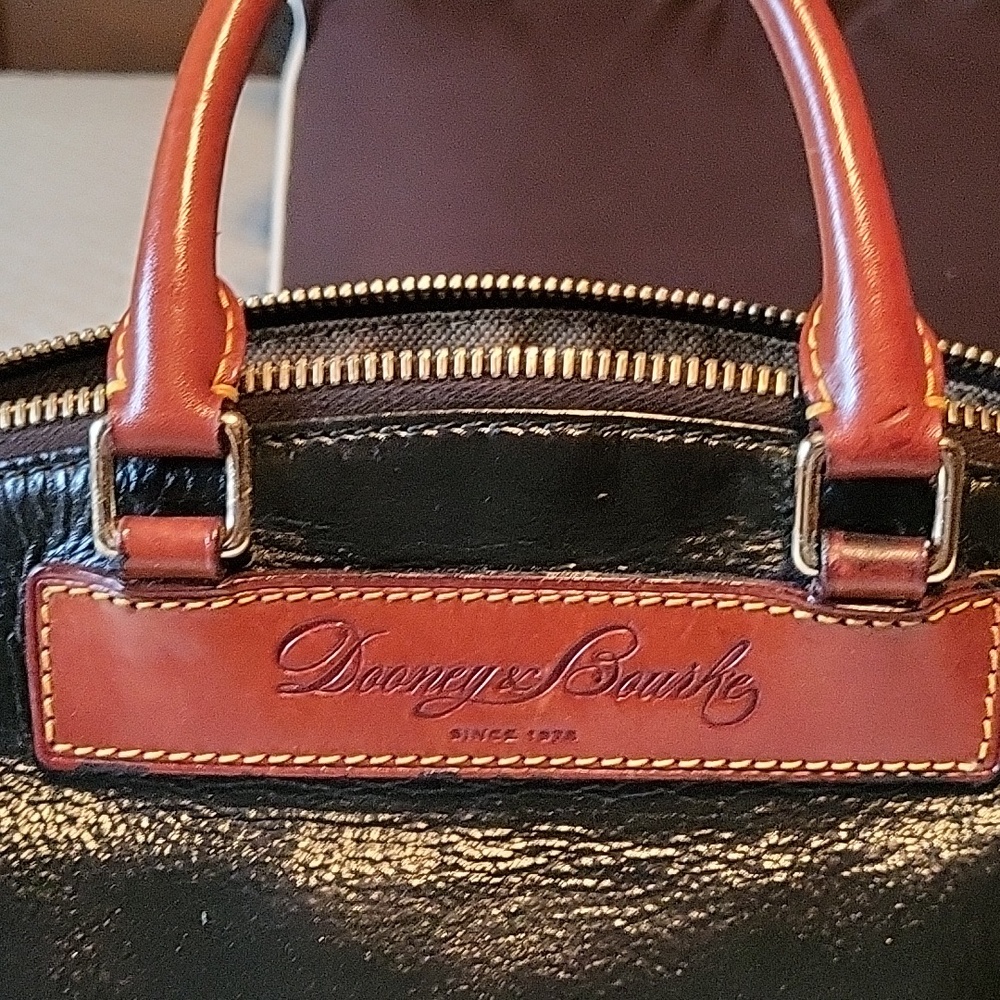 Gorgeous Vintage Dooney & Bourke Black And Brown Bag Excellent Condition. - Picture 2 of 7